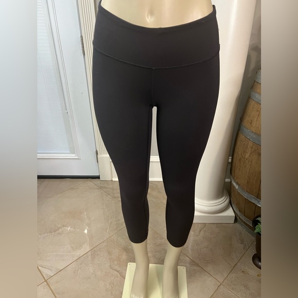 LULULEMON CAPRI LEGGINGS 🖤 - Picture 4 of 6